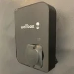 Wallbox Copper SB seinällä